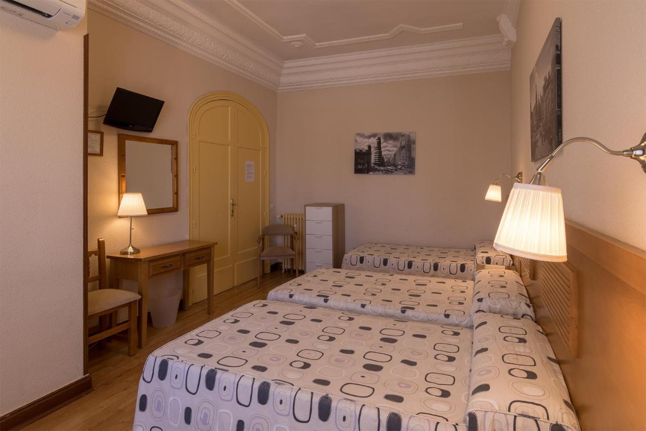 Hostal Santillan Madrid Luaran gambar