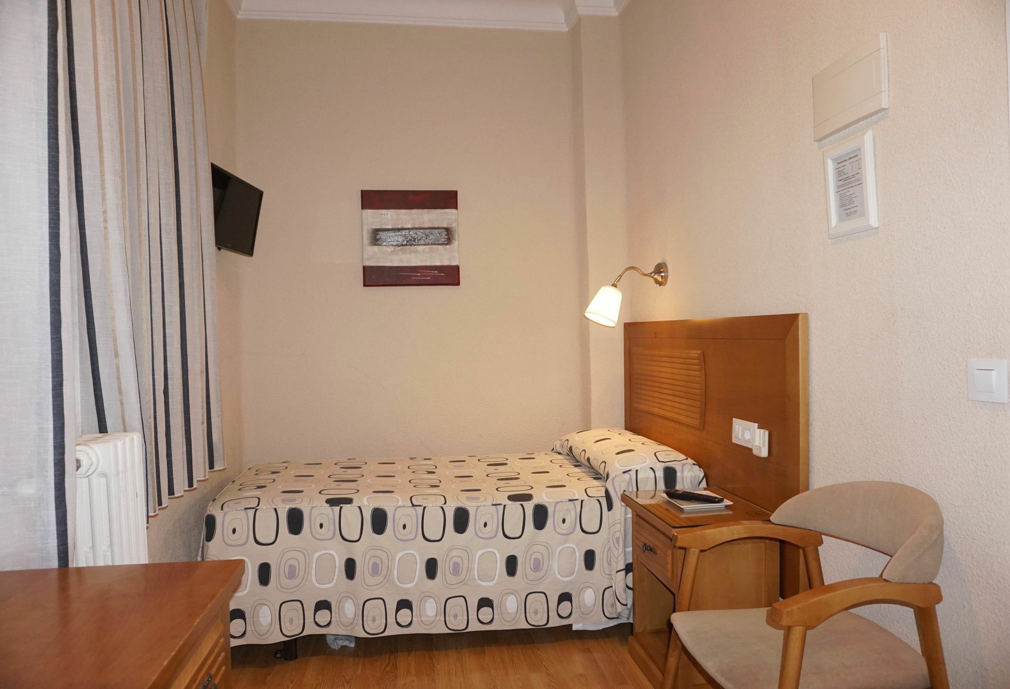Hostal Santillan Madrid Luaran gambar